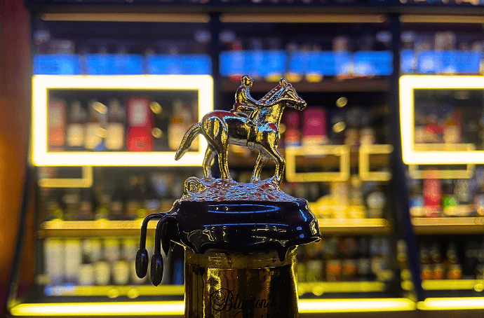 GOLDEN HORSE STOPPER